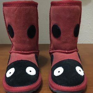 Adorable lady bug boots!